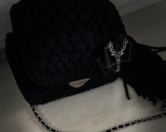 Schwarze gehäkelte Luxus-Eimer-Umhängetasche mit Brosche, Stricktasche für Frauen, handgefertigte Umhängetasche, Handtaschen für Frauen, Geschenke für ihre Boho-Tote