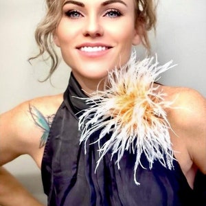 Unique Ombre Handmade Feather Brooch Unique Gift for Women ostrich feather brooches for fashion enthusiasts Artisanal ostrich plume pins zdjęcie 2