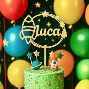 Cake Topper In Legno Personalizzato Con Nome Tema Spazio - Razzo e stelle - Decorazione Torta Festa di Compleanno Spaziale Bambini 15x25cm