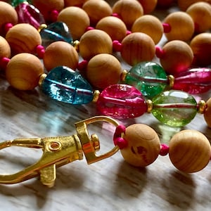 Colorful hand-knotted mobile phone chain, pearl necklace with carabiner, consisting of colored quartz and wooden beads (10 mm), length 137 cm