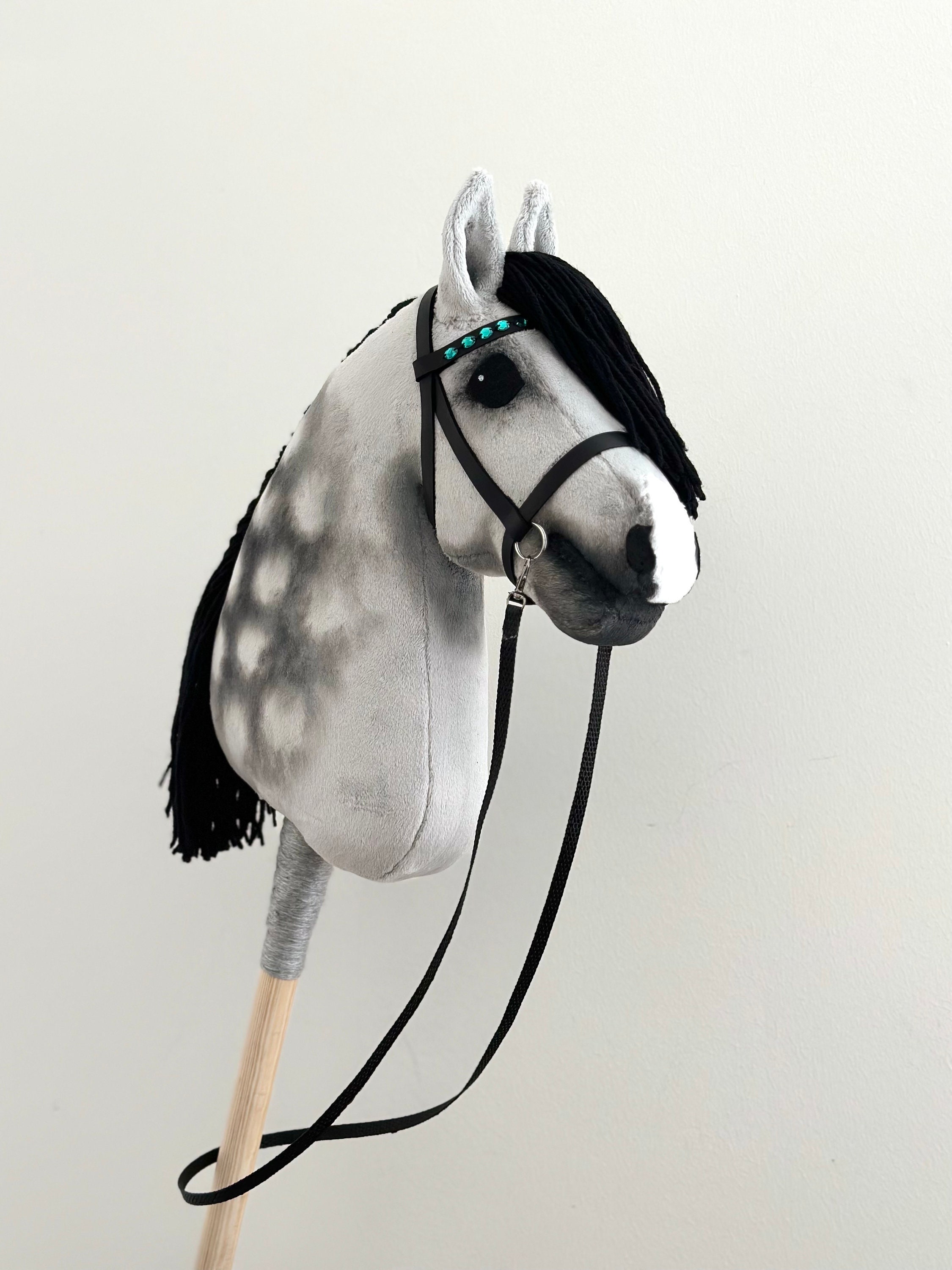 Cheval d elevage gris pommele avec criniere noire. Fabrique a partir de tissu minky de haute qualite. Veritable produit artisanal de Jenny S un cheval murmurant finlandais Etsy France
