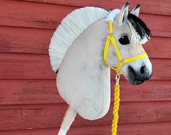 stokpaardje als een fjordpaardje. Gemaakt van hoogwaardige velboa/minky-stof. Echt ambachtelijk product van de Finse stokpaardenfluisteraar Jenny S