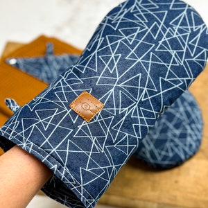 Unique Double Oven Mitts, 3 finger tips Towels for Modern Home, Woven Potholder, Handmade Housewarming or New Home Gift, Kitchen accessories - oven glove on the hand
