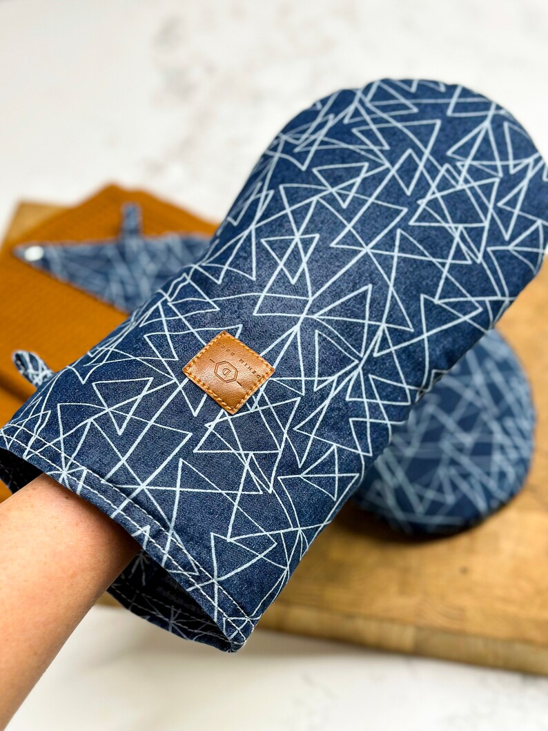 Unique Double Oven Mitts, 3 finger tips Towels for Modern Home, Woven Potholder, Handmade Housewarming or New Home Gift, Kitchen accessories - oven glove on the hand