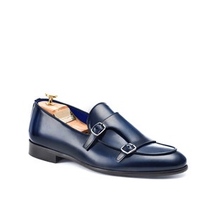 Mokassin mit Doppelschnalle aus gebürstetem Kalbsleder · Handgefertigte Schuhe aus hochwertigem italienischem Leder · Made in Italy Herrenschuhe