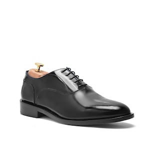 Black Oxford leather dress shoes with leather sole Classic men&#39;s leather shoes Sizes 37-46 Real leather shoes Made in Italy