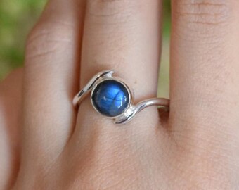 Minimalist Labradorite Ring, Round Shape Cabochon, Blue Fire Labradorite Ring, Handmade Ring, Sterling Silver Ring, Women Jewelry, Gift Her*