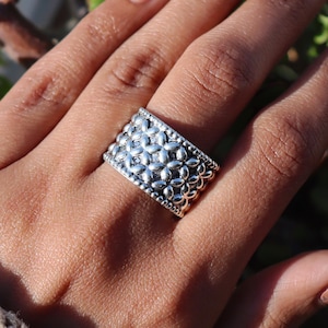 Bellissimo anello a fascia con fiore, anello in argento 925, anello a fascia aperta, anello a fascia larga, anello a fascia spessa a forma di sigaro, anello a fascia in argento, anello importante, anello per il pollice
