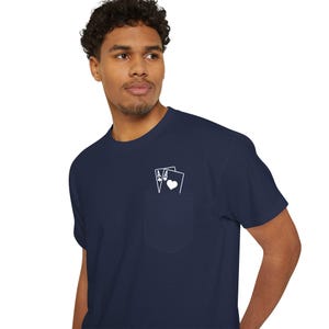 T-shirt con tasca per carte da poker personalizzabile