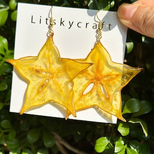 Echte carambolahars fruit oorbellen, handgemaakte geperste starfruit hars fruit hangoorbellen, Dired starfruit oorbellen, afstudeercadeaus