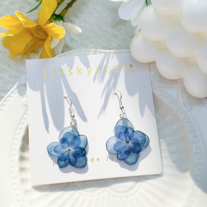 Real Hydrangea Flower Earrings, Handmade Pressed Hydrangea Flower Resin Earrings, Dired Flower Dangle Drop Earrings, Birthday Gift For Her zdjęcie 1