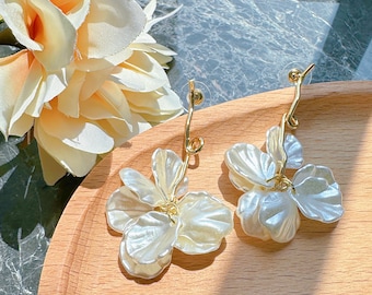 Shell Flower Petal Long Earrings, White Flowers Statement Earrings, Wedding Gold Dangle Drop Earrings, Weddings Graduation Gifts for Women