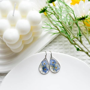 Forget Me Not Resin Flower Earrings, Handmade Pressed Real Flower Resin Earrings, Dangle Drop Earrings, Dired Flower Earrings, Birthday Gift zdjęcie 2