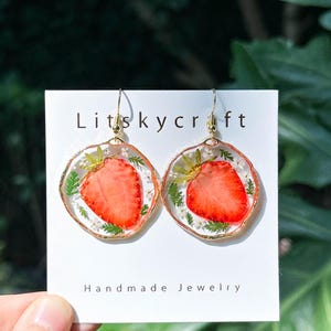 Kerstboom aardbei oorbellen echt fruit, handgemaakte geperst varenblad hars sieraden, vergeet me niet gedroogde bloem bengelen druppeloorbel cadeau