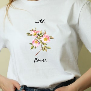 Wildflower T-shirt Frauen Minimalist Blumen T-Shirt Cottagecore Kleidung Botanische Blumen T-Shirt Wild Rose Einfache Wildflower Graphic Tee