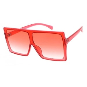 Puede incluir: Gafas de sol cuadradas rojas con lentes degradados. Las gafas tienen un marco grueso y est&aacute;n hechas de pl&aacute;stico.