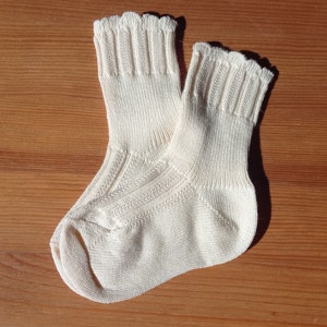 100% Bio-Baumwolle Babysocken (3 Paar), zertifizierte biologische, Mädchen-Spitze Bio-Baumwollsocken, sichere Socken; Geschenk zum 1.Geburtstag; MADE IN ITALIEN