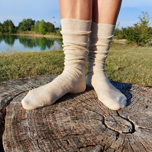 Lot de 3 chaussettes hautes longues en coton biologique en chanvre Blanc beige écru naturel non teint Chaussettes de randonnée respirantes qui évacuent l'humidité Fabriqué en Italie image 3