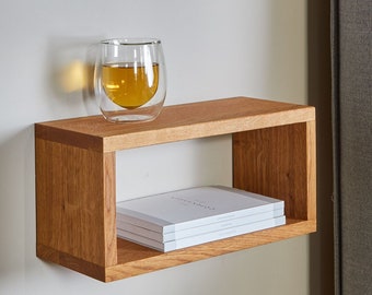 Würfelregal Eiche Small | Wandregal Würfel | Hängender Nachttisch | Bücherregal Eiche massiv | Holzwürfel Regal | Handgemacht