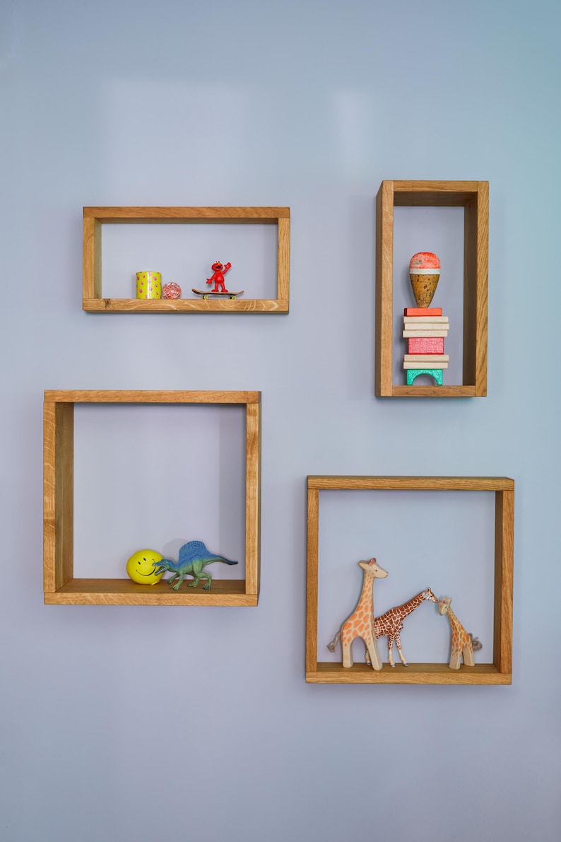 Würfelregal 3er Set Eiche | Wandregal Würfel | Hängender Nachttisch | Kinderregal | Bücherregal Eiche massiv | Holzwürfel | Handgemacht Bild 6