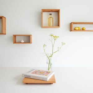 Würfelregal 3er Set Eiche | Wandregal Würfel | Hängender Nachttisch | Kinderregal | Bücherregal Eiche massiv | Holzwürfel | Handgemacht Bild 3