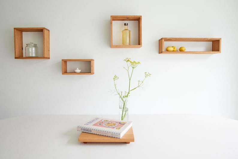 Würfelregal 3er Set Eiche | Wandregal Würfel | Hängender Nachttisch | Kinderregal | Bücherregal Eiche massiv | Holzwürfel | Handgemacht Bild 3