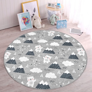 Bär auf dem Berg rutschfester Kinderteppich|Waschbarer Teppich|Graue Fußmatte für Kinder|Babyzimmer Dekor|Weiche Spielmatte|Digital gedruckt
