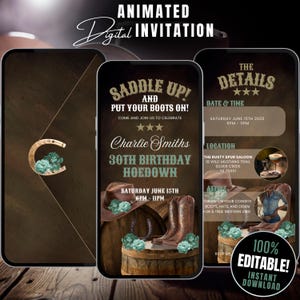 Puede incluir: Invitación digital animada para un 30 cumpleaños con temática de rodeo. El diseño presenta una bota de vaquero, un sombrero y una herradura con detalles turquesa. La invitación incluye detalles del evento, fecha, hora, lugar e información sobre el atuendo.