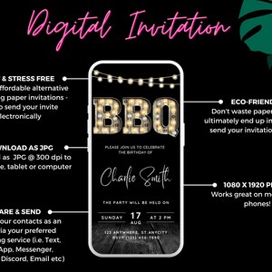 Puede incluir: Una invitaci&oacute;n digital para una fiesta de barbacoa con un fondo de madera en blanco y negro. La invitaci&oacute;n presenta un gran letrero iluminado que dice "BBQ" con luces de cadena. El texto de la invitaci&oacute;n dice "Por favor, &uacute;nase a nosotros para celebrar el cumplea&ntilde;os de Charlie Smith. La fiesta se llevar&aacute; a cabo el domingo 17 de agosto a las 2 PM. 123 Anywhere, St. Anycity. RSVP (123) 456-7890."
