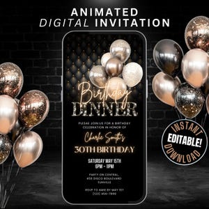 Pode incluir: Convite digital animado para um jantar de aniversário. O design apresenta um fundo preto com balões dourados e prateados. O convite inclui o texto "Birthday Dinner" e os detalhes do 30º aniversário de Charlie Smith.