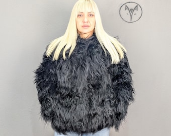 Veste en fourrure d'agneau de couleur noire, manteau de fourrure classique pour femme, toutes les tailles disponibles.