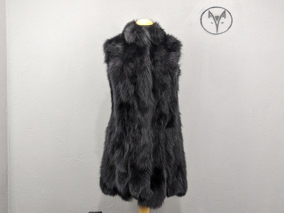 Fuchspelzweste mit Kragen, insgesamt schwarze Farbe lange