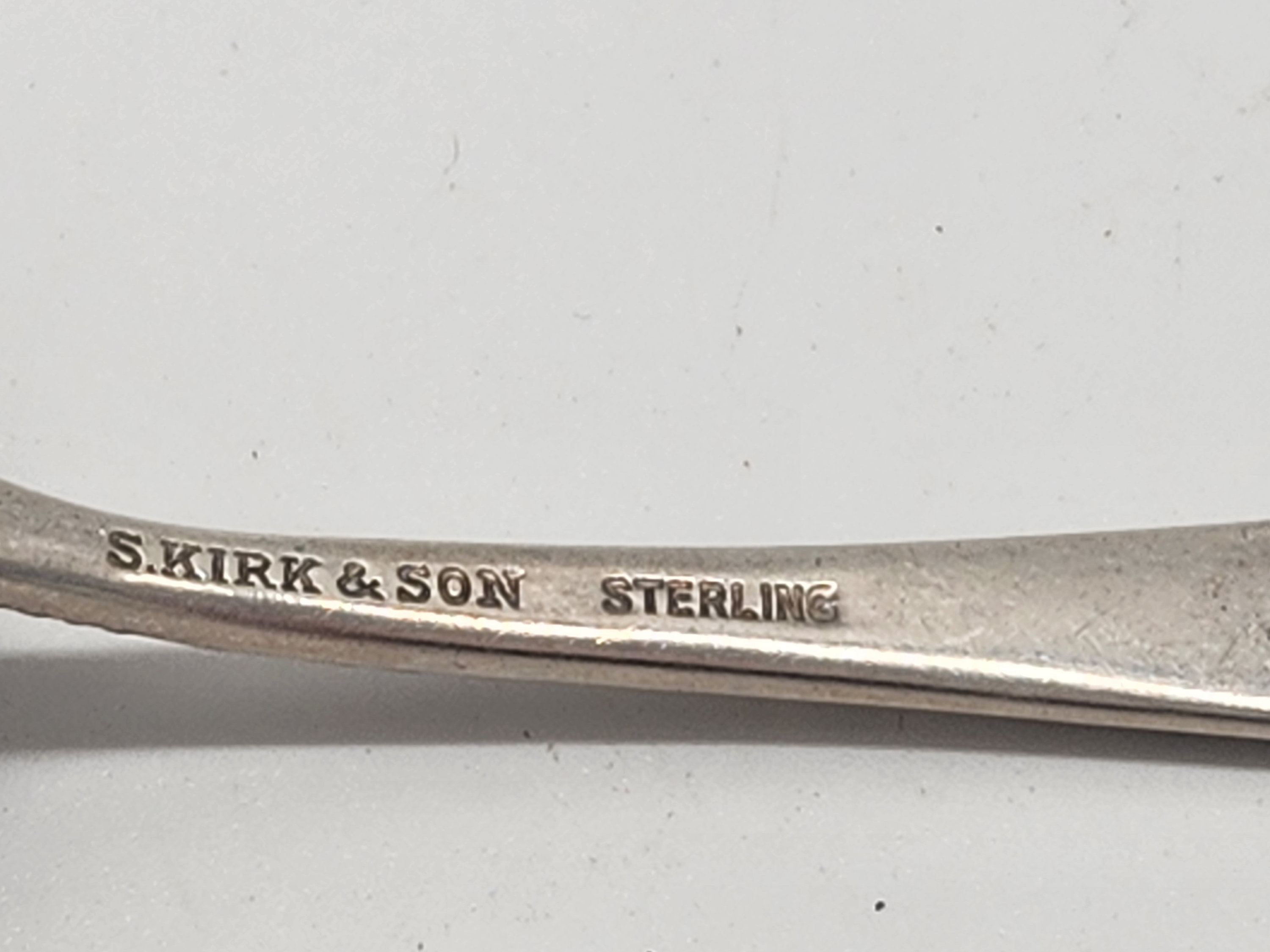 S.Kirk & Son ボンボンスプーン スターリングシルバー　ビンテージ S. Kirk & Son Repousse Sterling Silver Bon Bon Spoon 