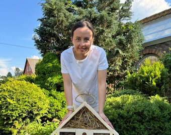 Hotel de madera grande para insectos: casa natural para insectos y abejas (71 x 43 x 15 cm)