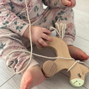 木製プルおもちゃ、幼児向けおもちゃ、誕生日おもちゃ
