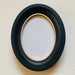 Black Oval Frame 5x7” PLASTIC, Silhouette Frame, Disney