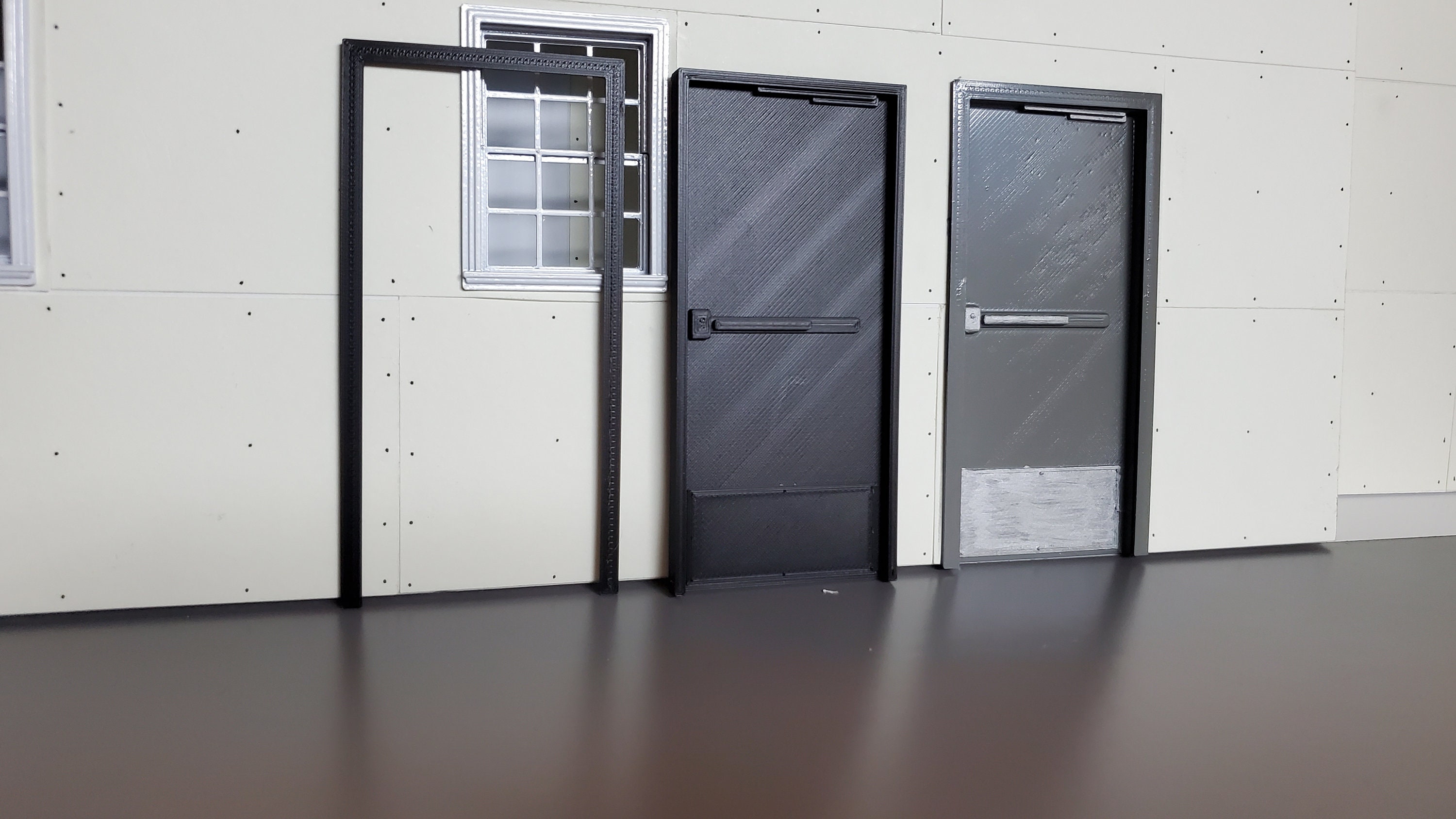 ECB 3D Printing 1/24 or 1/25 Scale Shop Push Door For Garage or House Dioramas (1) G Scale