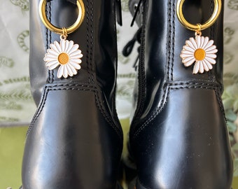 Gold daisy Doc charms | Boot accessories