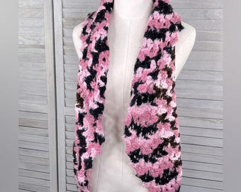 Chaleco tipo suéter abierto al frente tejido a mano en crochet, rosa, negro y marrón (talla M/L)