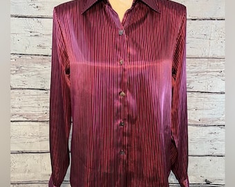 Camisa de pijama de satén a rayas estilo vintage con botones CHRISTIE & JILL, color arándano-8