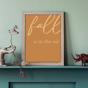 Herbst Wandkunst, Script Font Zitat, minimalistischer digitaler Download, Herbst Poster - Herbst liegt in der Luft