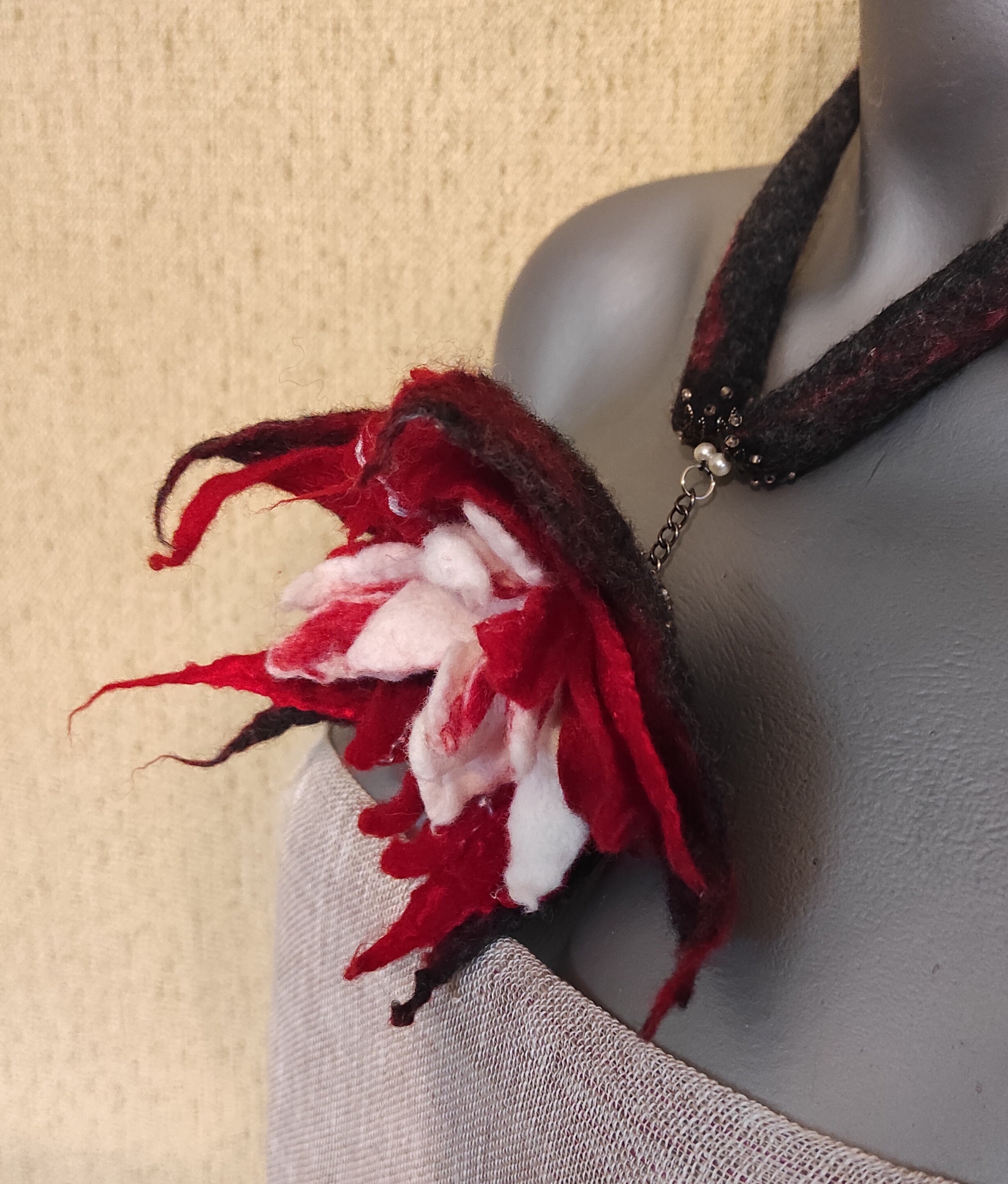 Felt flower necklace best sale