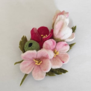 Apple blossoms brooch Jewlery Brooch, Apple, Wool accessory,Brooch apple,Brooch flower,Flower spring brooch,Spring brooch,Flower brooch gift