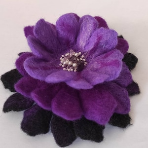 purple flower brooch,   purple felt flower, Flower brooch, Felt flower , purple brooch, spring flower gifts for mother, daughter, sister
