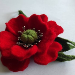 Red poppy felt brooch, Felted brooch, Wool accessory, Gift for mother from daughter, Jewelry poppy, Poppy flower brooch, Felt poppy flower,