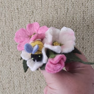 Apple blossoms brooch Jewlery Brooch, Apple, Wool accessory,Brooch apple,Brooch flower,Flower spring brooch,Spring brooch,Flower brooch gift
