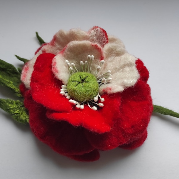 Broche en feutre de pavot rouge, broche feutrée, accessoire en laine, cadeau pour mère de fille, coquelicot bijoux, broche de fleur de pavot, fleur de pavot en feutre,