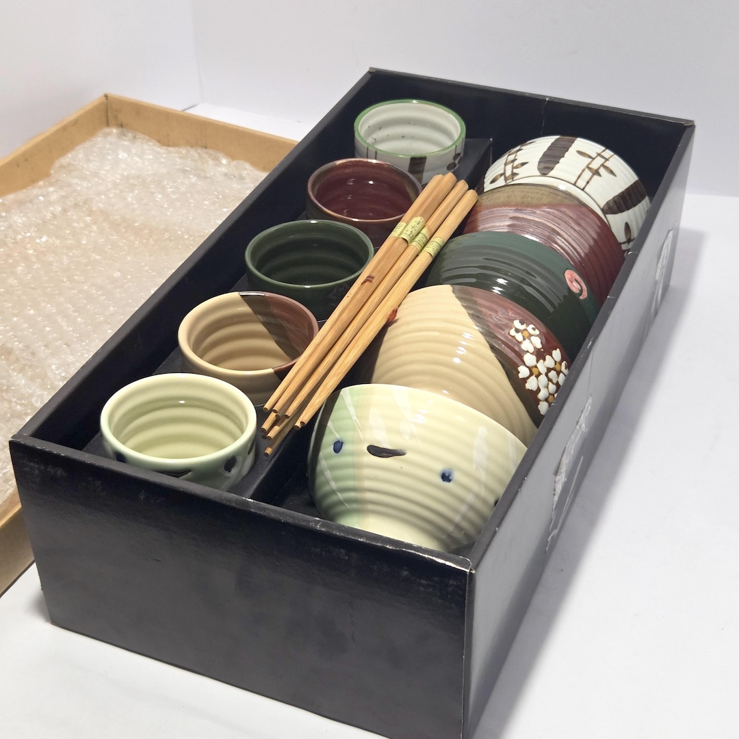 Asian Design Ceramic Rice Noodle Bowl Set for 5 – Chopsticks & Sake Cups