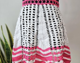 Vintage Pink and White Crochet Apron: Retro Kitchen Charm