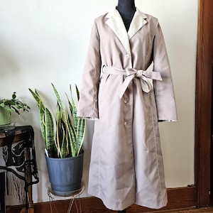 Bonders Vintage Tan Trenchcoat with Beige Trim – Classic Raincoat - Estimated size Women&#39;s Medium